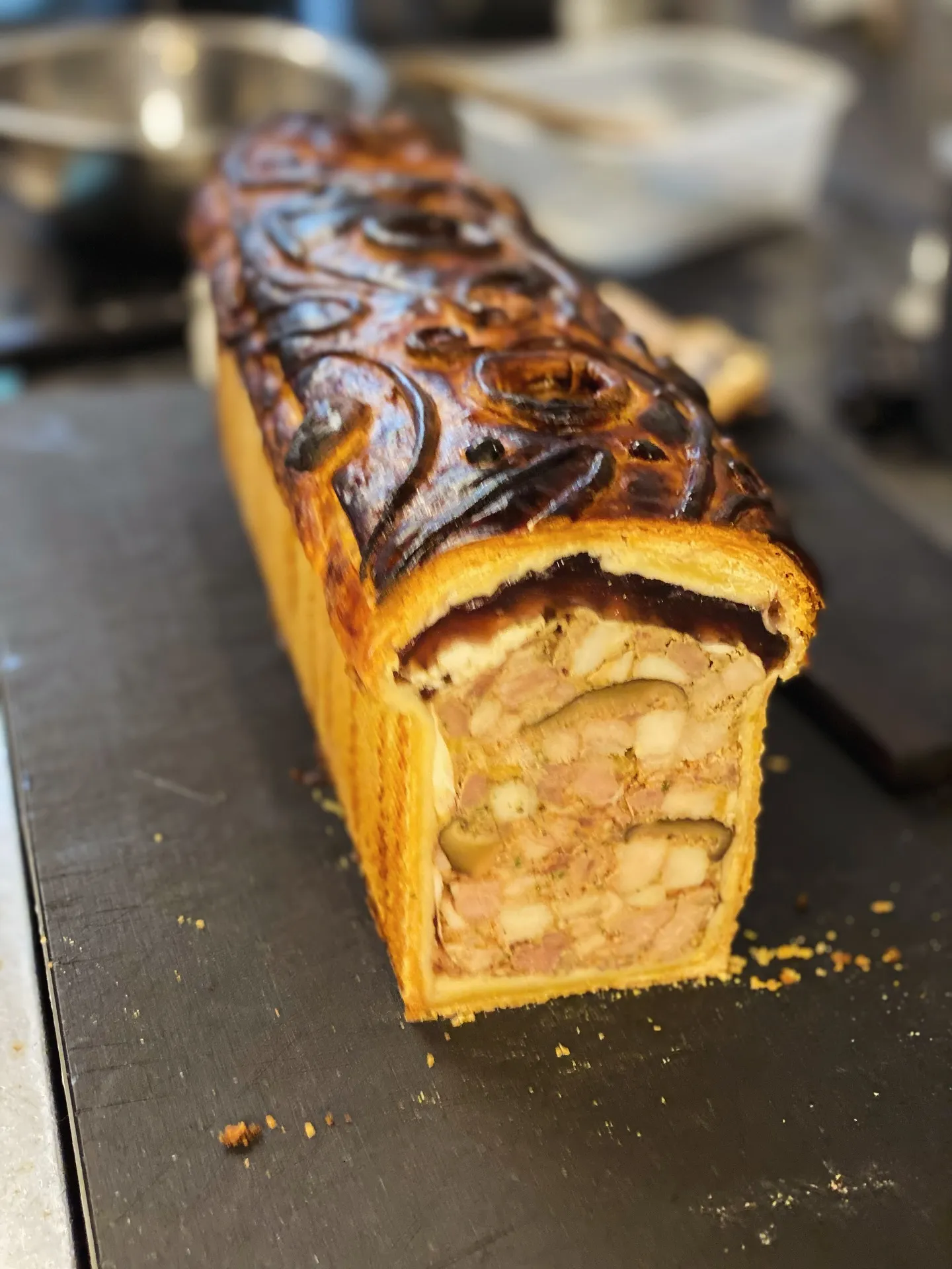 ディナーコースの一皿としてご用意しております、パテアンクルー...