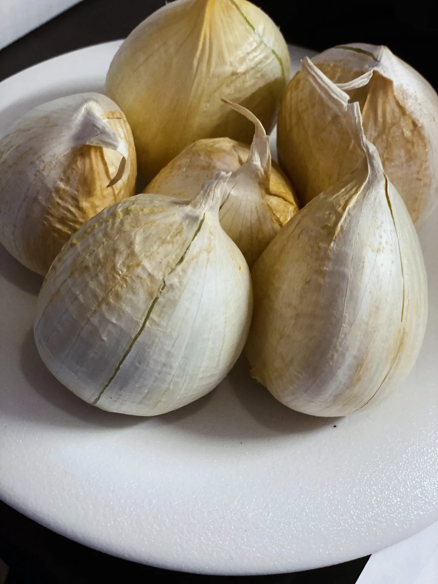 香ばしく焼き上げた手作りパイの中に、ジャンボにんにくと鰯を包...