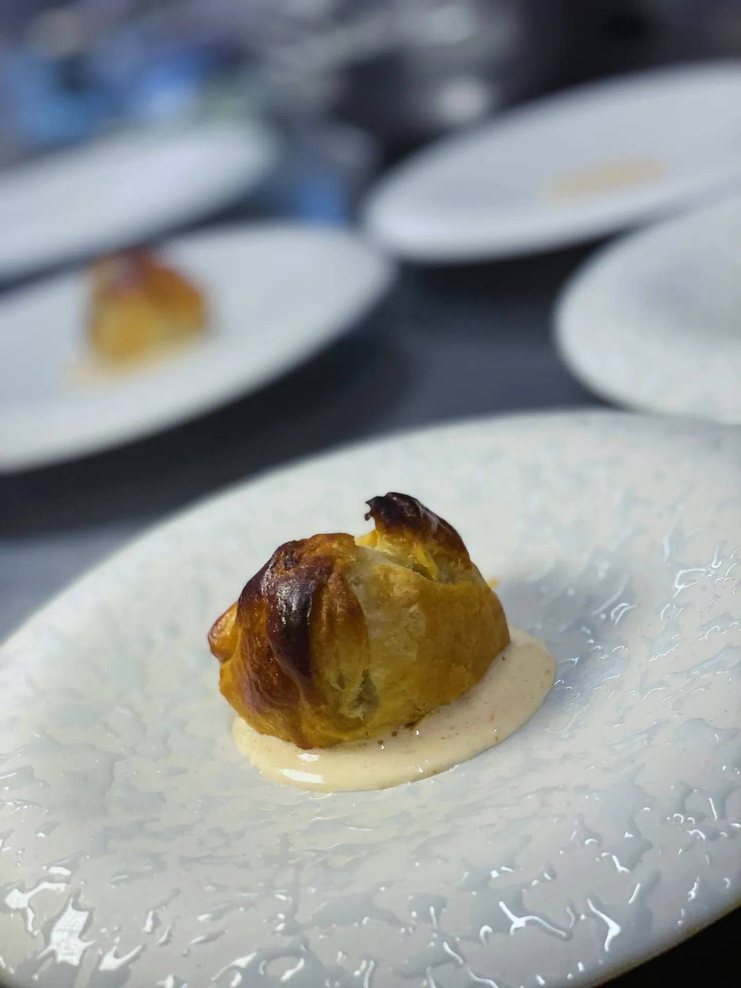 香ばしく焼き上げた手作りパイの中に、ジャンボにんにくと鰯を包...