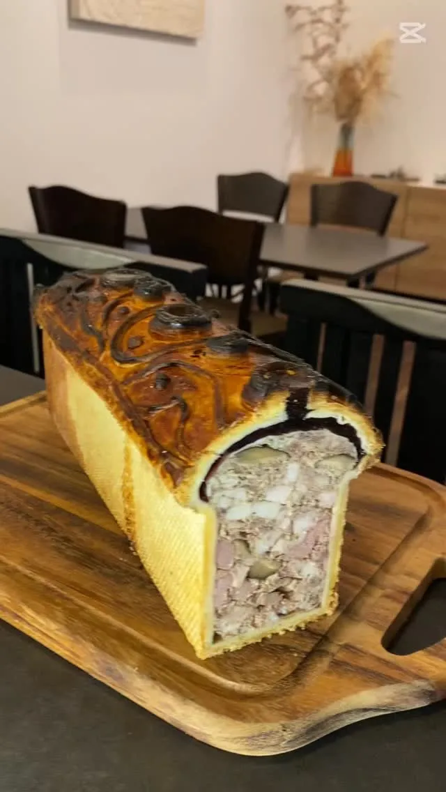 コツコツ仕込んで、焼いて、休ませて。