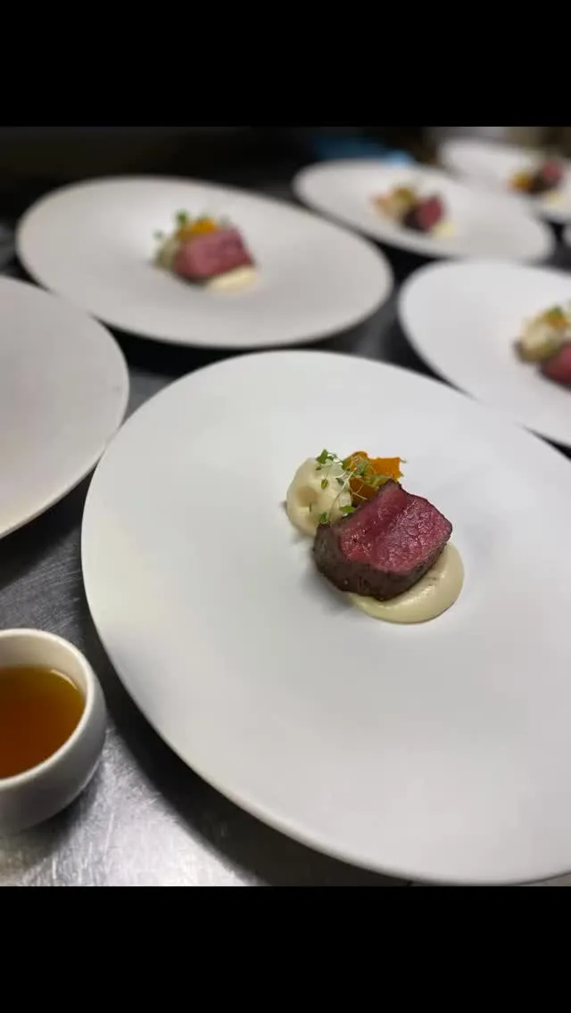 鹿の骨やスジ、脛肉でゆっくり丁寧に仕込んでいます。